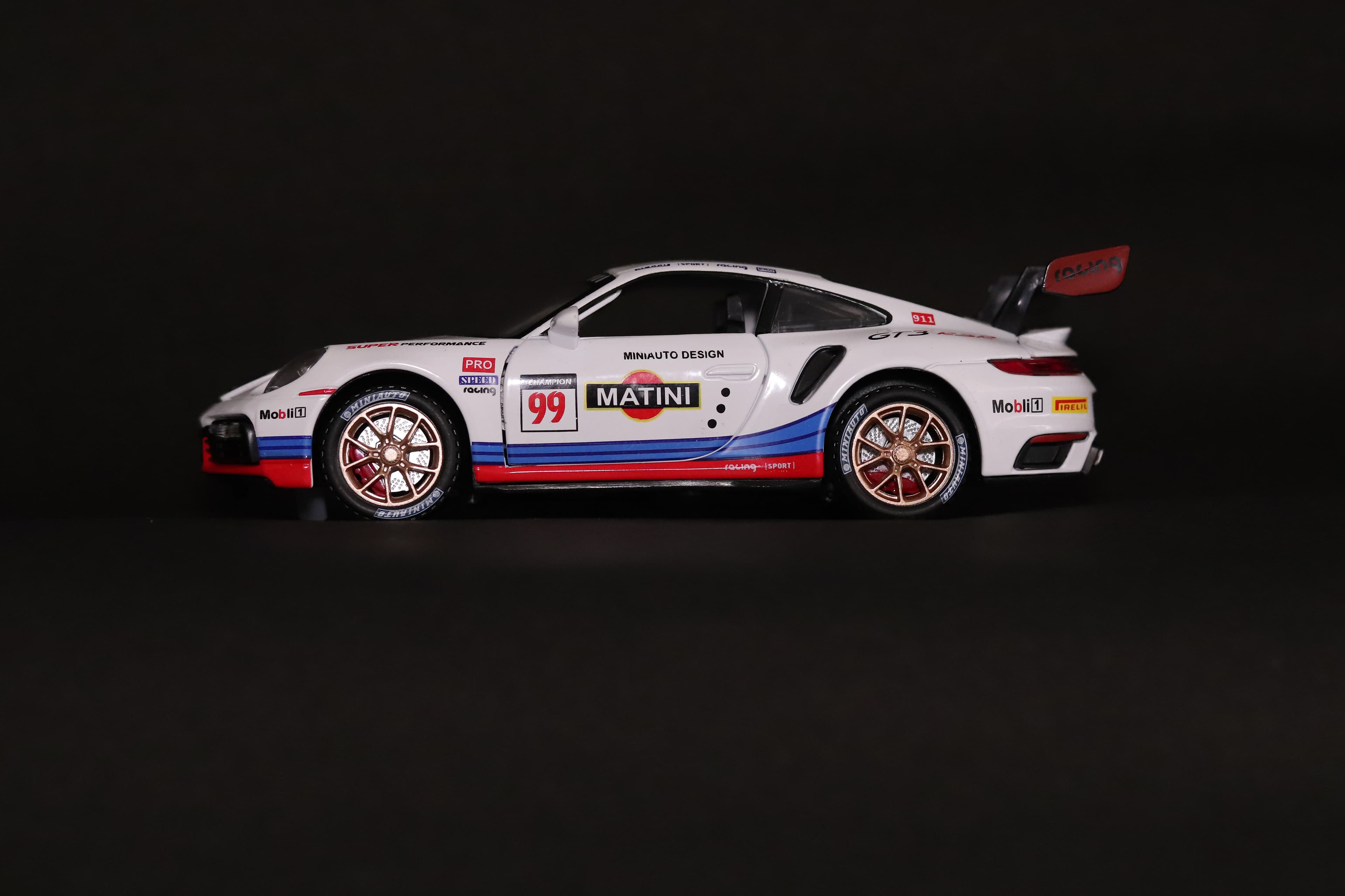 PORSCHE 911 GTR RS (A1268-LMI-C8803)